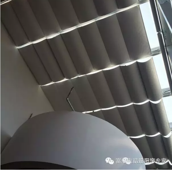 南宁三旗广场5楼海鲜城折叠式天棚工程项目
